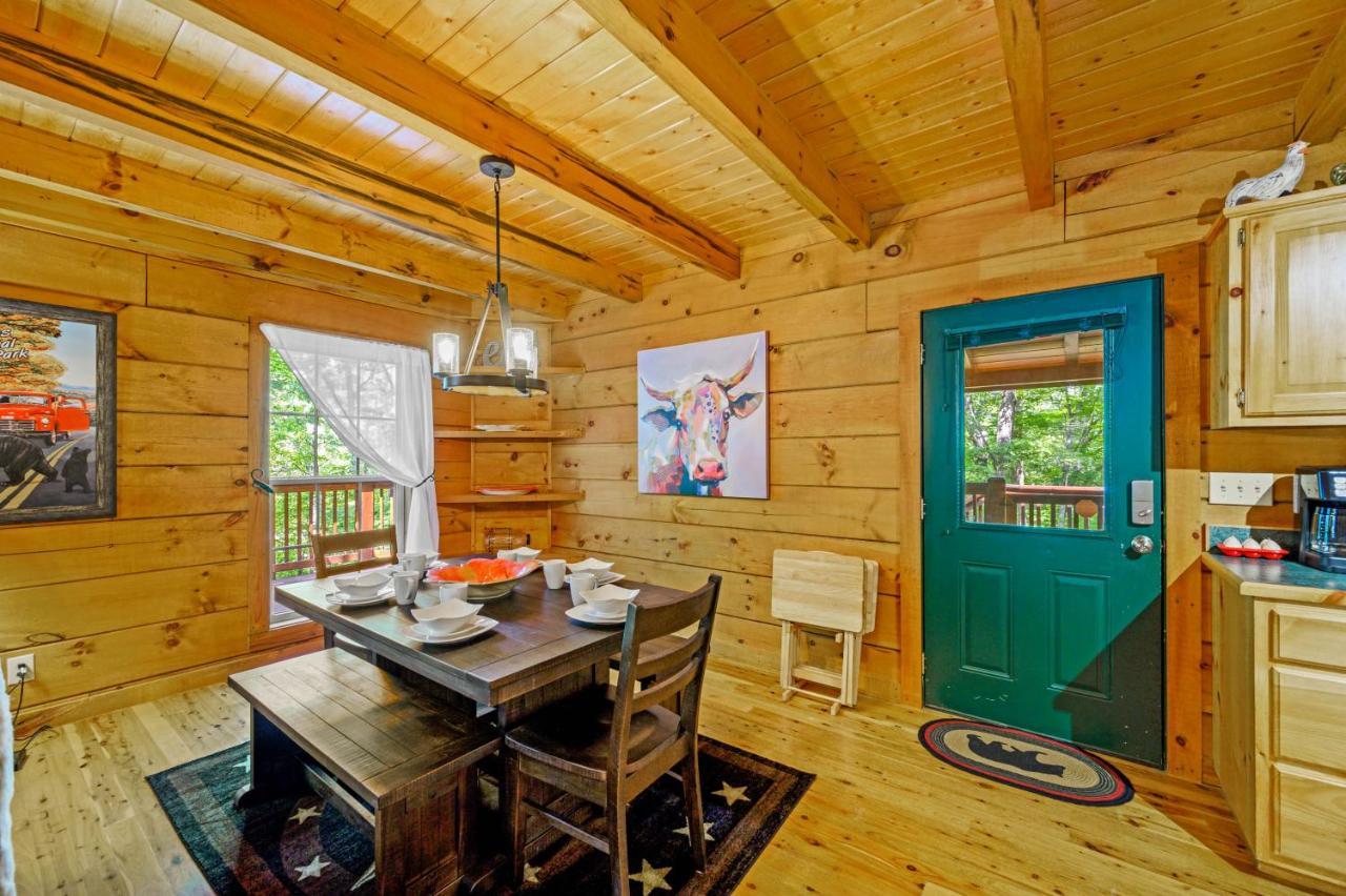 Gypsy Road - Privacy! Log Cabin With Hot Tub, Wifi, Directv And Arcade Севьервилл Экстерьер фото
