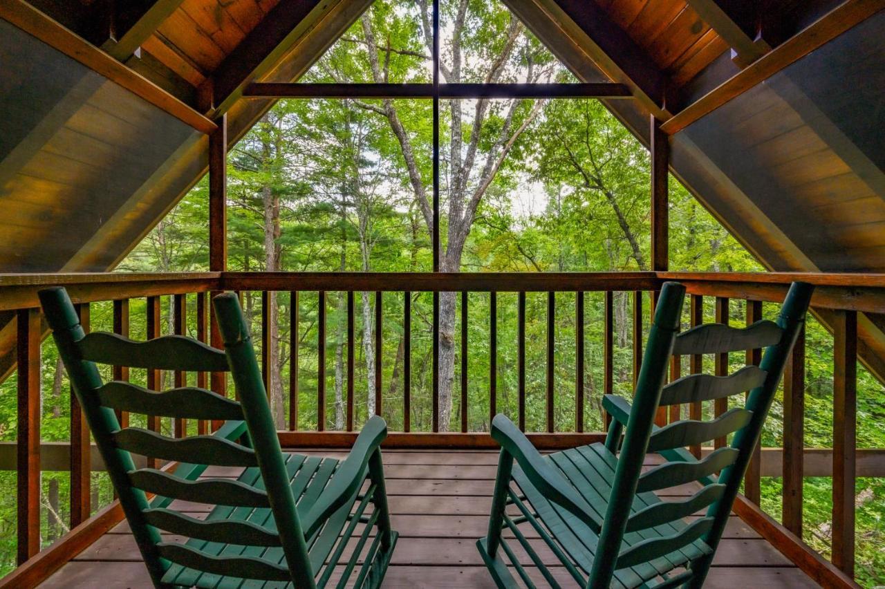 Gypsy Road - Privacy! Log Cabin With Hot Tub, Wifi, Directv And Arcade Севьервилл Экстерьер фото