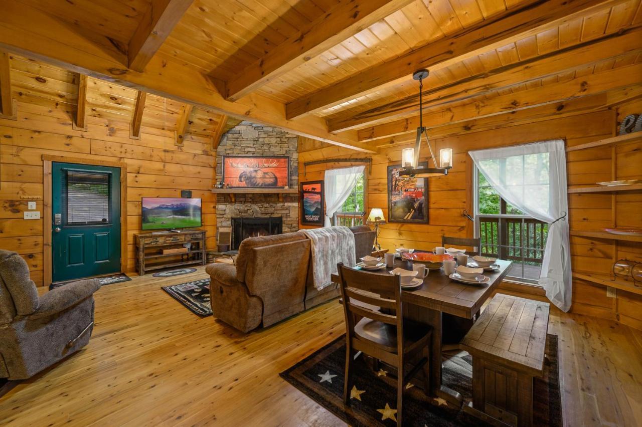 Gypsy Road - Privacy! Log Cabin With Hot Tub, Wifi, Directv And Arcade Севьервилл Экстерьер фото