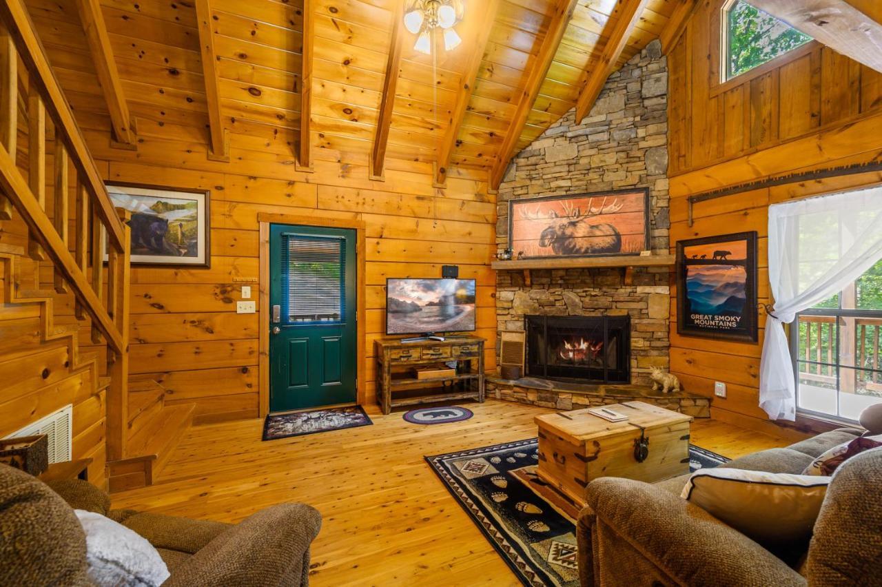 Gypsy Road - Privacy! Log Cabin With Hot Tub, Wifi, Directv And Arcade Севьервилл Экстерьер фото