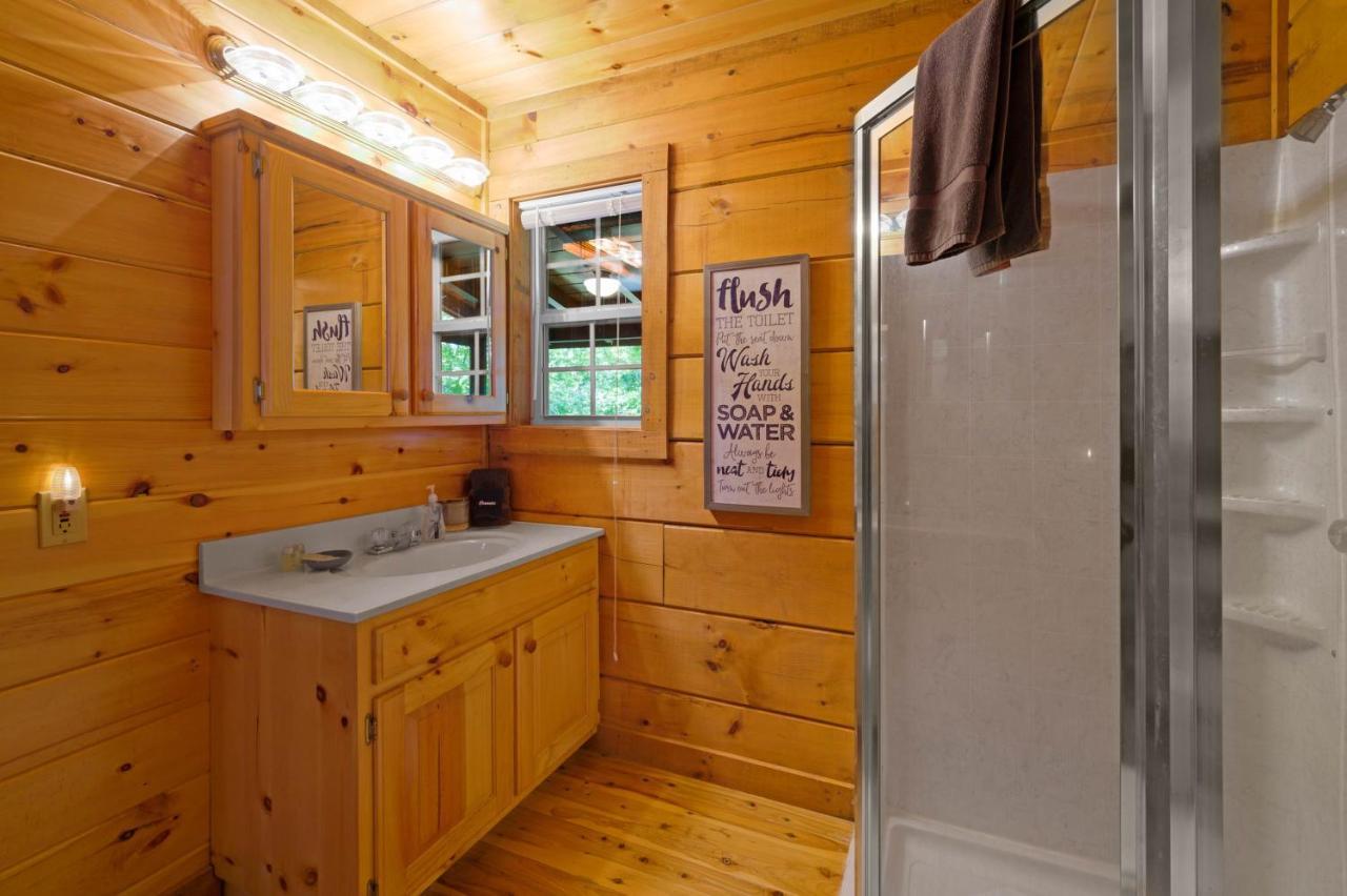 Gypsy Road - Privacy! Log Cabin With Hot Tub, Wifi, Directv And Arcade Севьервилл Экстерьер фото