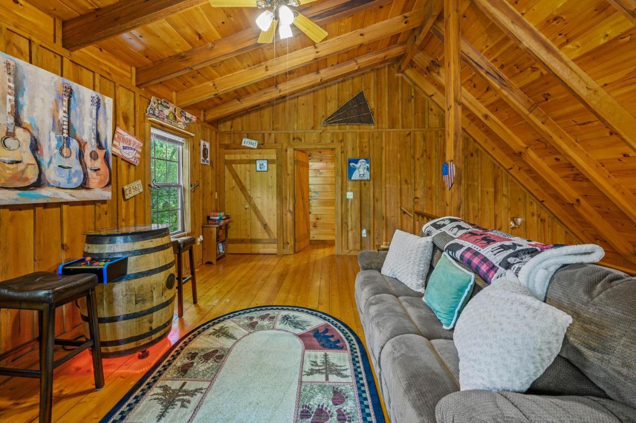 Gypsy Road - Privacy! Log Cabin With Hot Tub, Wifi, Directv And Arcade Севьервилл Экстерьер фото