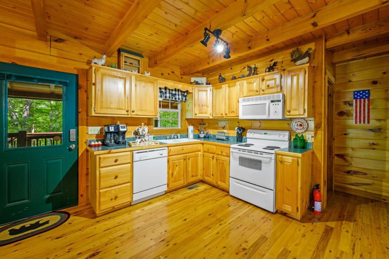 Gypsy Road - Privacy! Log Cabin With Hot Tub, Wifi, Directv And Arcade Севьервилл Экстерьер фото