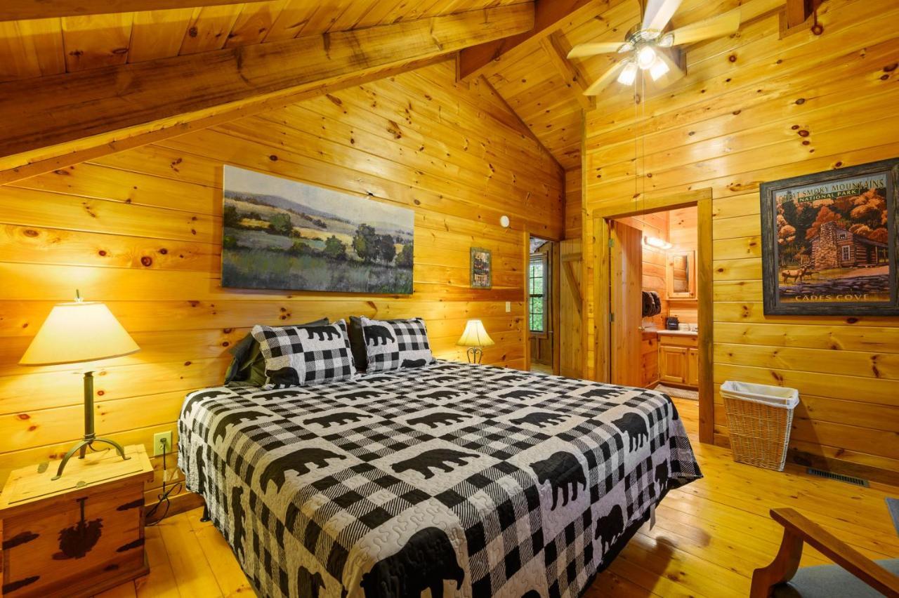 Gypsy Road - Privacy! Log Cabin With Hot Tub, Wifi, Directv And Arcade Севьервилл Экстерьер фото