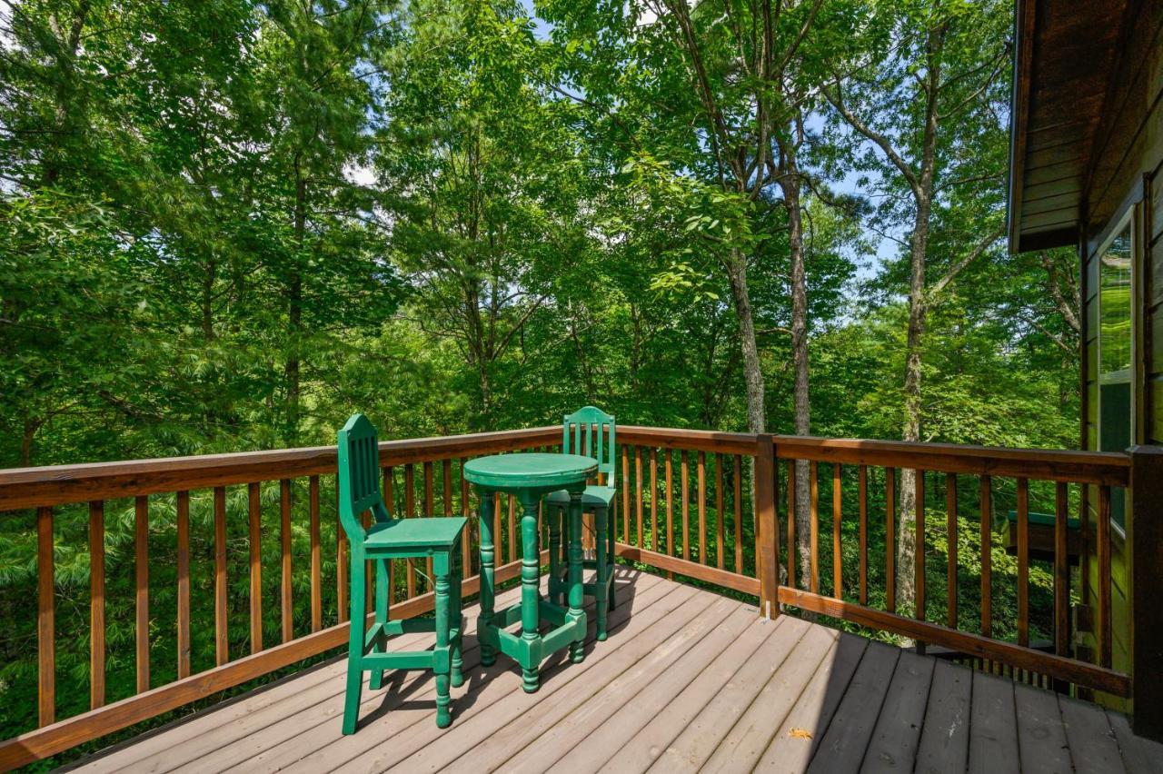 Gypsy Road - Privacy! Log Cabin With Hot Tub, Wifi, Directv And Arcade Севьервилл Экстерьер фото