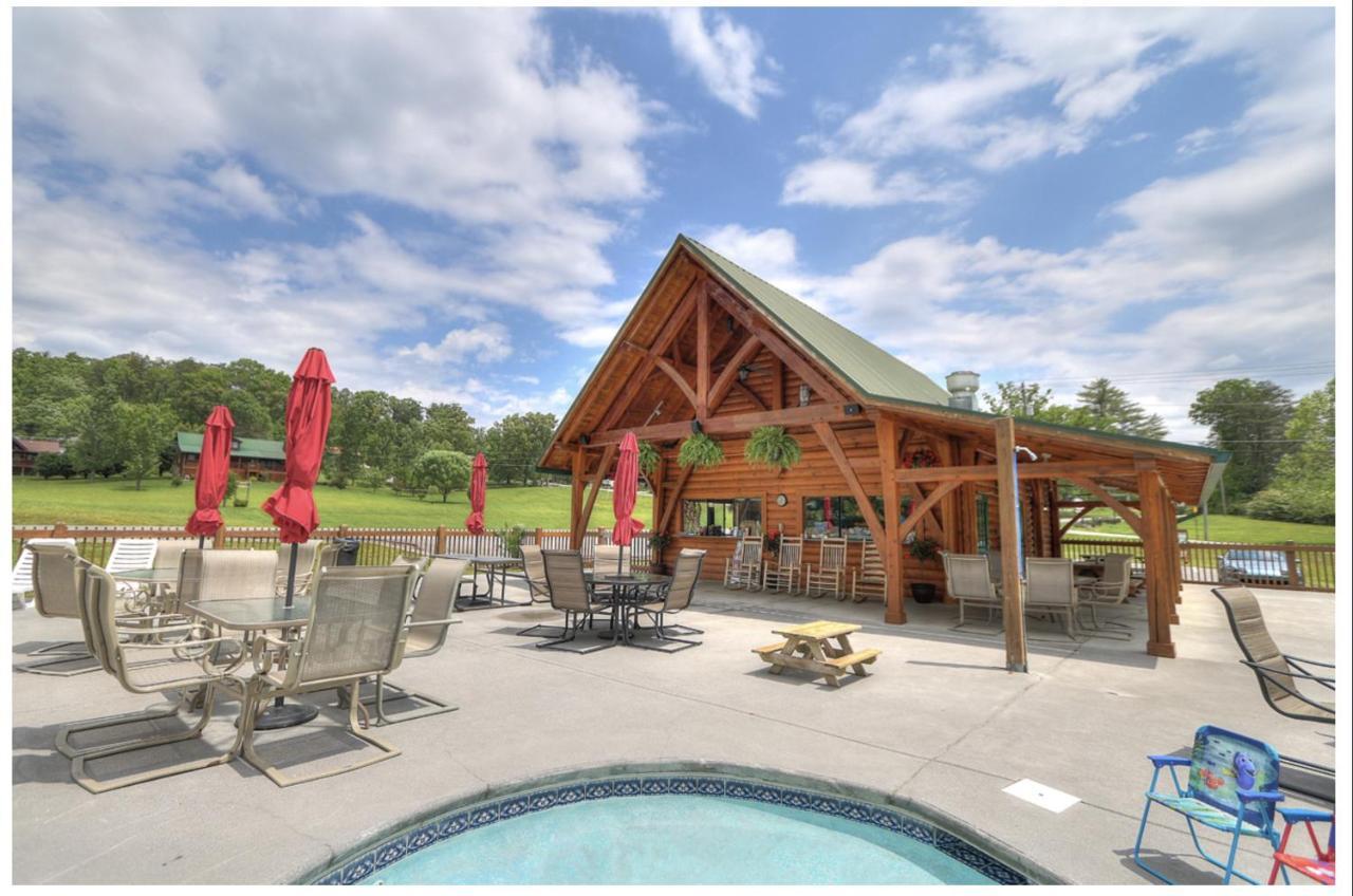 Gypsy Road - Privacy! Log Cabin With Hot Tub, Wifi, Directv And Arcade Севьервилл Экстерьер фото